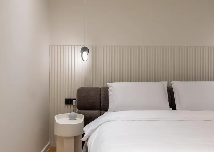 Vater Selected Tirana