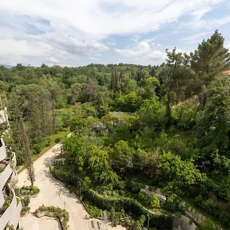 Vater Selected * Tirana