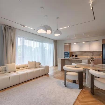 Vater Selected Tirana